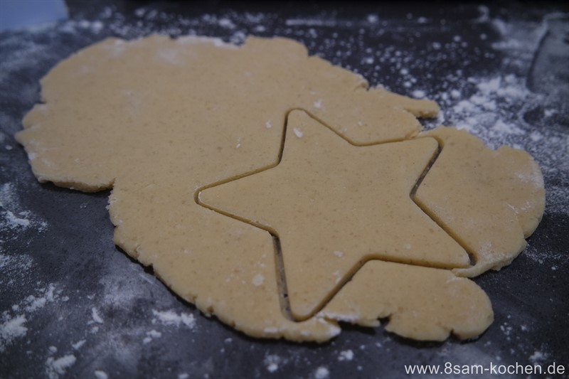 Sternstunde oder last minute Geschenk. Ein einfaches, leckeres Butterplätzchen, trifft auf Schokolade am Stiel gemeinsam schaffen sie Genussmomente.
