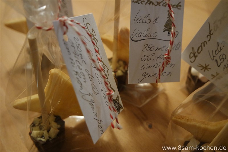 Sternstunde oder last minute Geschenk. Ein einfaches, leckeres Butterplätzchen, trifft auf Schokolade am Stiel gemeinsam schaffen sie Genussmomente.