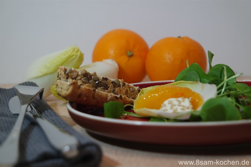 Wintersalat: Das Rezept, Chicorée Salat mit karamellisierten Orangenfilets und Sesam liefert Geschmack und Vitalstoffe für Dein Immunsystem.