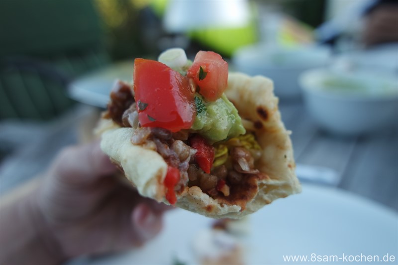 Diese vegetarische Alternative schmeckt sogar eingefleischten Karnivoren. Tacos mit Linsen und Pico de Gallo, einfach selbstgemacht.