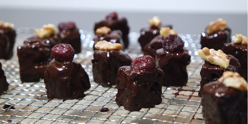 Kleine saftige Happen! Brownie Bites sind ein großartiges Geschenk, für Freunde, Familie, für sich selbst oder für den Lieblingsmenschen.
