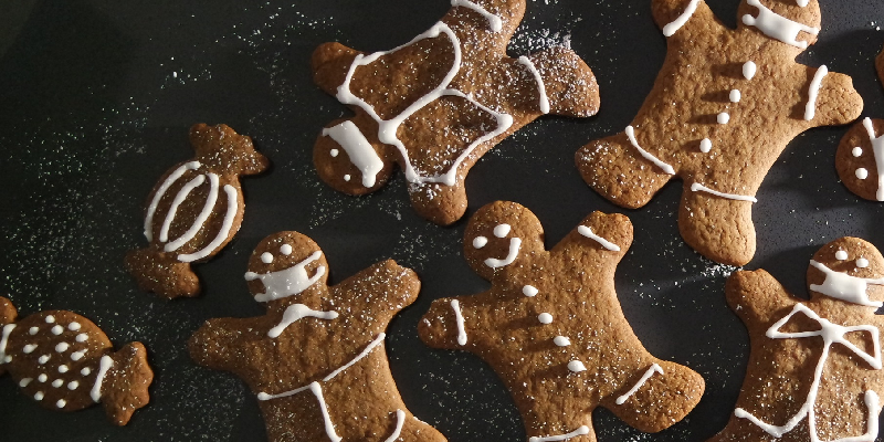 Saftig und würzig, der scharfe Ingwer und der süße Honig machen dieses Gingerbread ganz besonders lecker.   