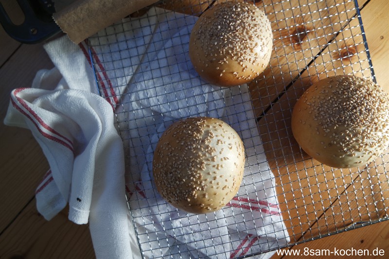 Erprobtes Rezept für perfekte Burger buns. Diese Buns sind so lecker, dass sie selbst zum Frühstück schmecken.
